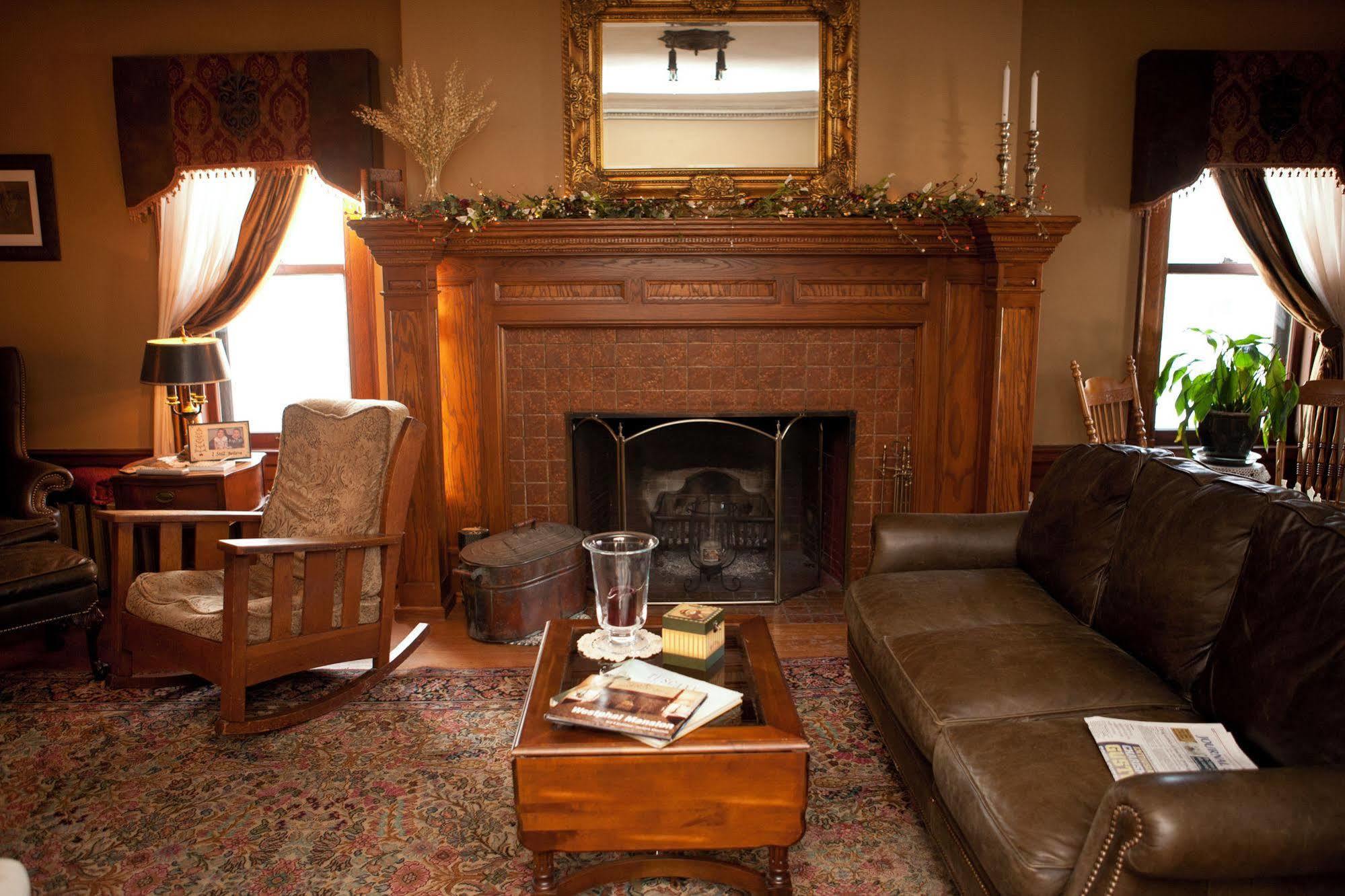 Westphal Mansion Inn Bed & Breakfast Hartford 外观 照片