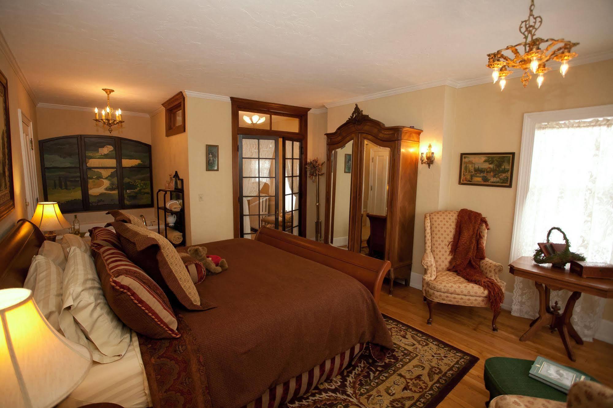 Westphal Mansion Inn Bed & Breakfast Hartford 外观 照片